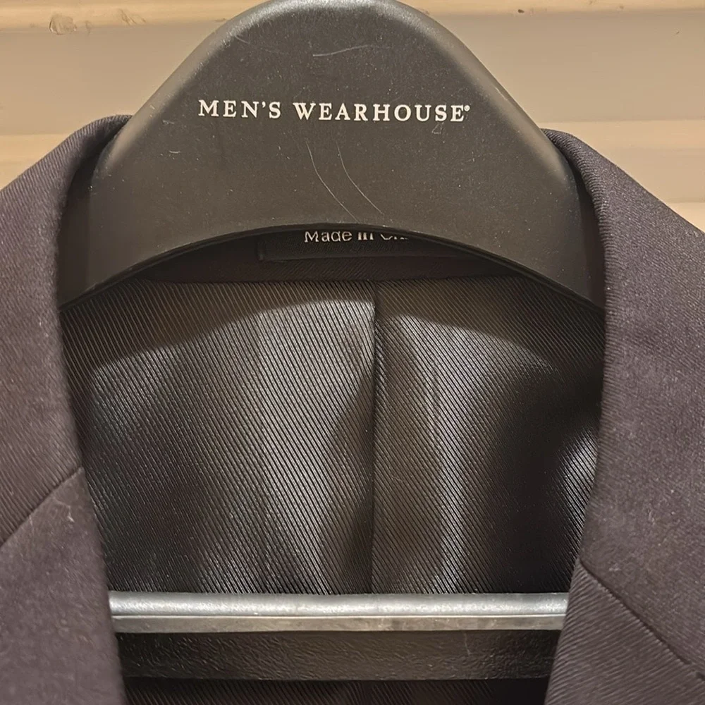 Gently Worn Men’s Wearhouse EGARA Extreme Slim Fit -Black Blazer- Worn Once 38R - Picture 3 of 10